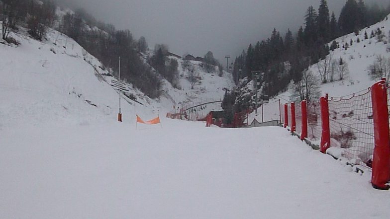 Red run back to Champagny under Gondola