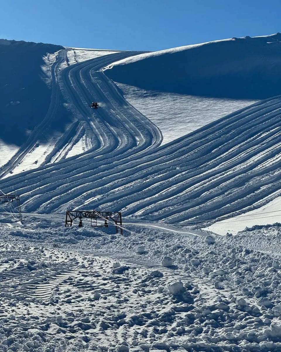 Norwegian Glacier Resort Reports Lifts Buried by 10m (33’+) Of Snow