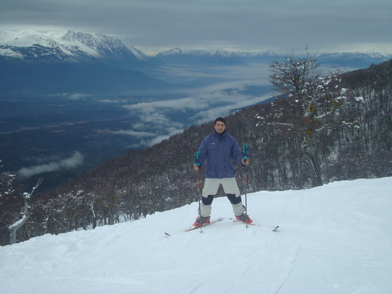 Inicio pista T-Bar Valle de El Bolsón de fondo, Perito Moreno