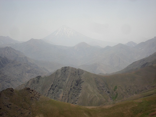 دورنمای قله ی دماوند از فراز قله ی خرسنگ, Tochal