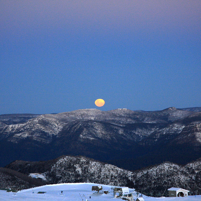 full moon rising, Mount Buller