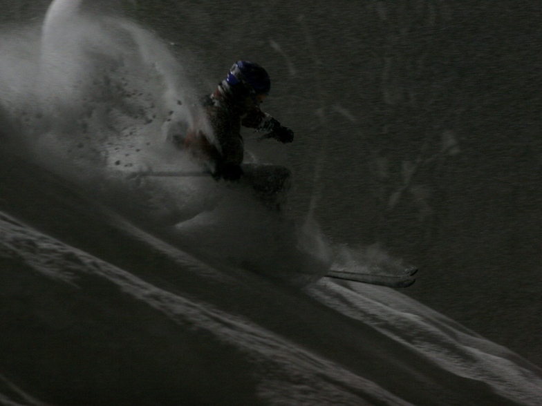 Night skiing in the deep Niseko powder, Dec 26 2005, Niseko Grand Hirafu