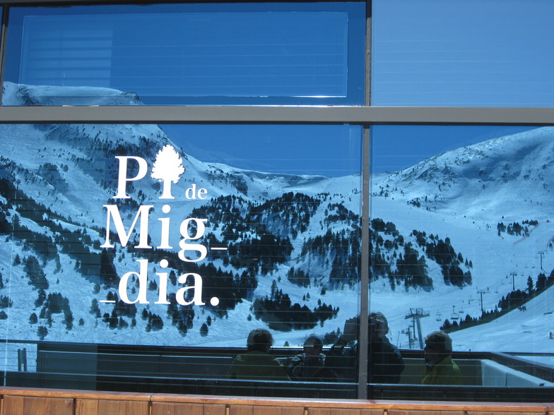 El Tarter bowl reflection, Grandvalira-Soldeu