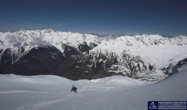 Approach to the North Entry of the Perrins bowl., Alpe d'Huez
