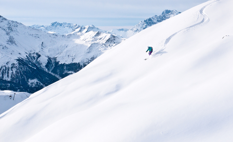 Verbier first Powder of the season, by powder-extreme.com