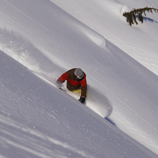 Snowboarding, Northern Escape Heli Skiing