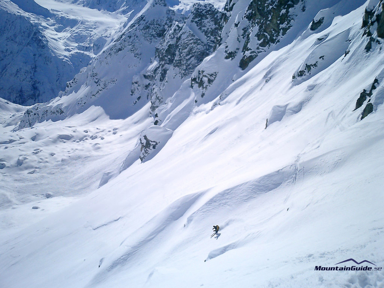 Off piste skiing in Verbier.