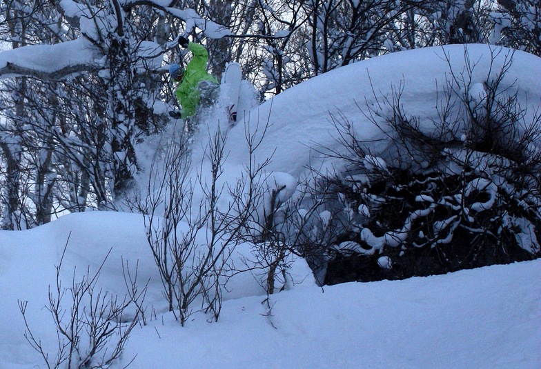 Niseko Hirafu Pillows, Niseko Grand Hirafu