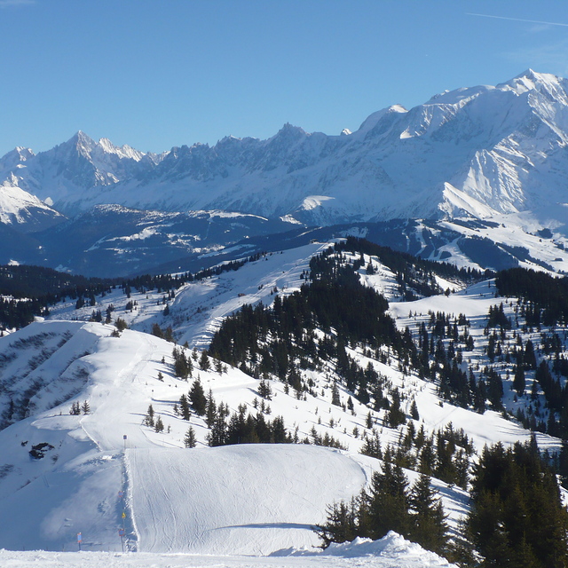 La Giettaz Snow: La Giettaz - looking towards Combloux