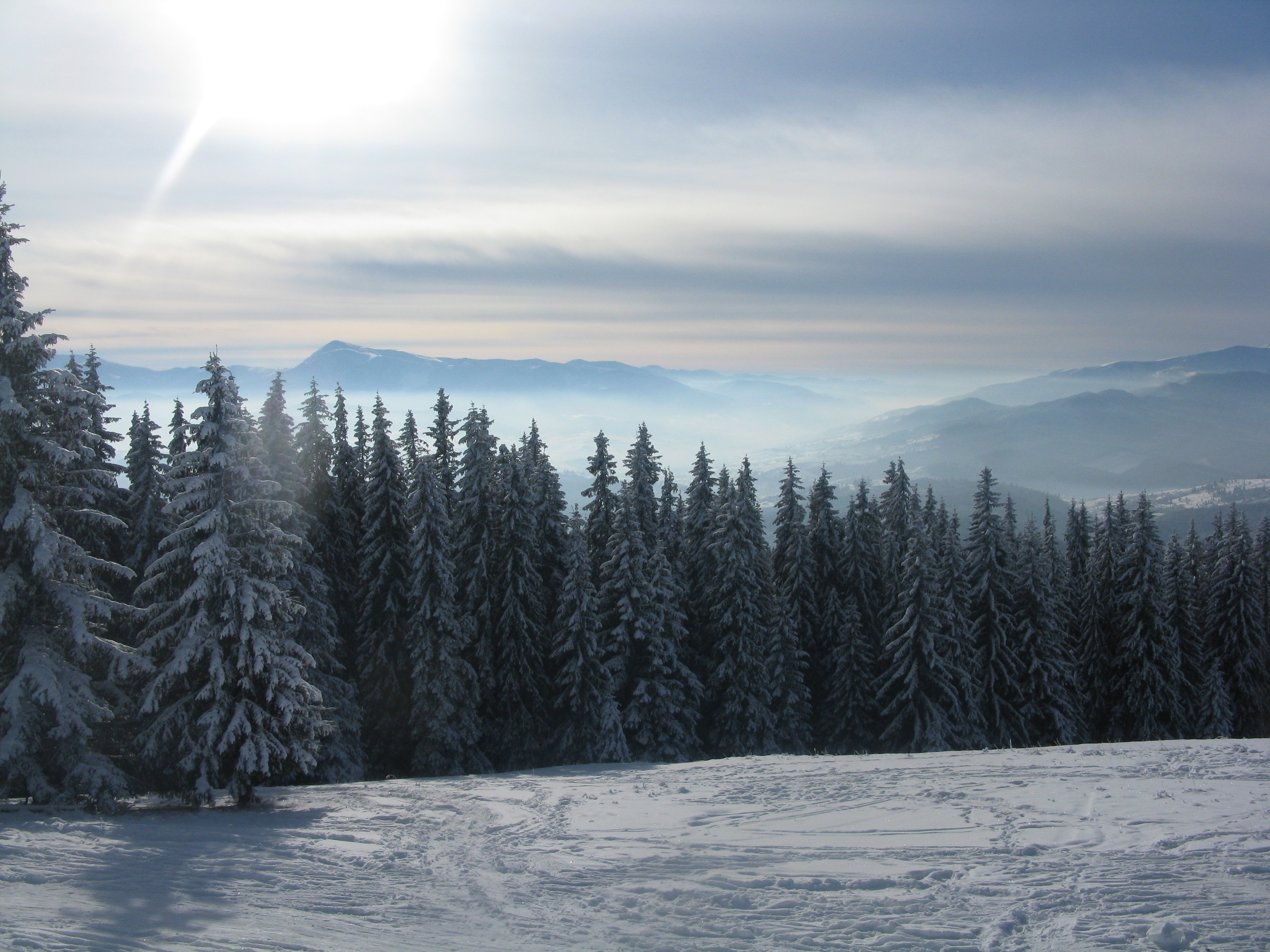 Frosty morning on the eve of St. Nicholas, Bukovel