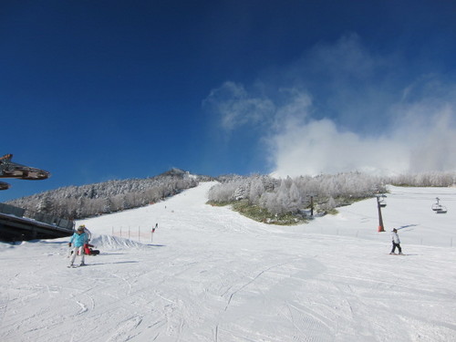 Ontake 2240 Ski Resort by: Hiro