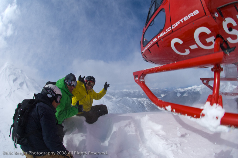Small group heli skiing, Snowwater Lodge