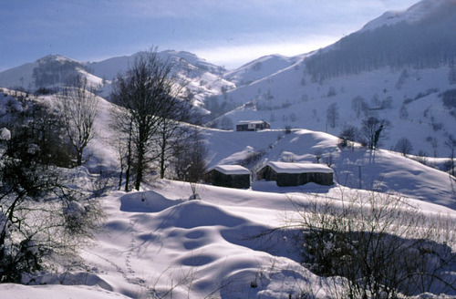 Lunada Ski Resort by: javier torralbo