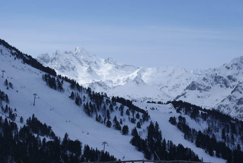 Saquet, Ax 3 Domaines
