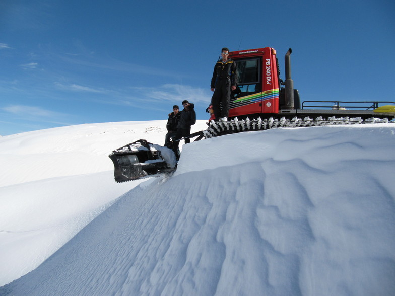 mostafa  hasani,behnam jamshidnezhad, Pooladkaf Ski Resort