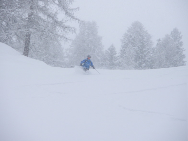 Tony skiing deep powder in the parsenn trees above Davos