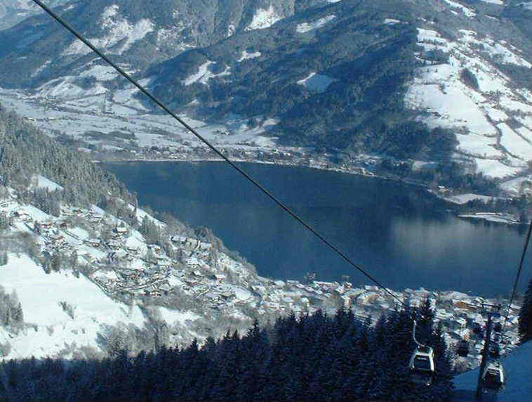 Skiing down to the Lake, Zell am See