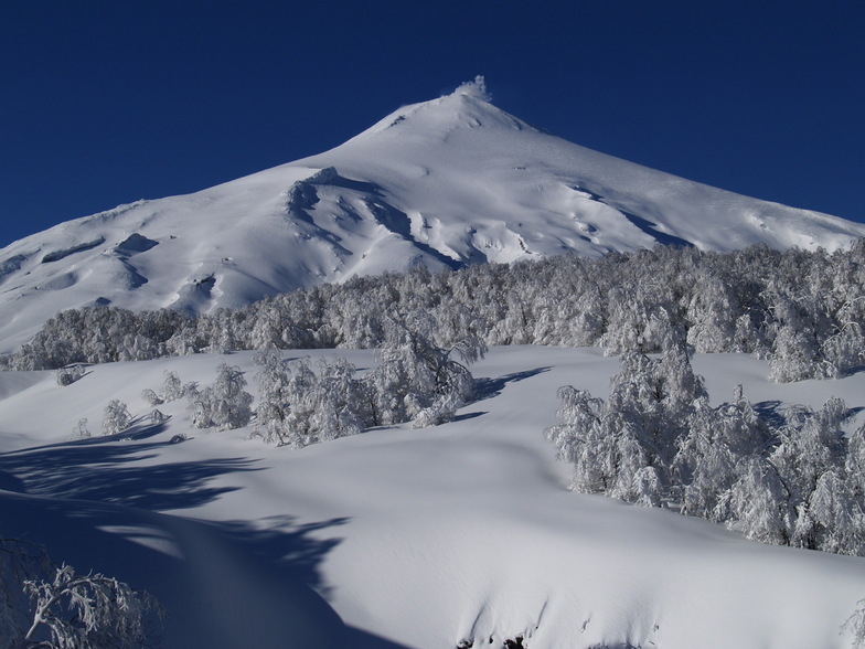 www.lobosproducciones.cl , www.puconchile.com, Villarrica-Pucon