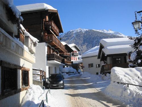 St-Luc Ski Resort by: paul sellen