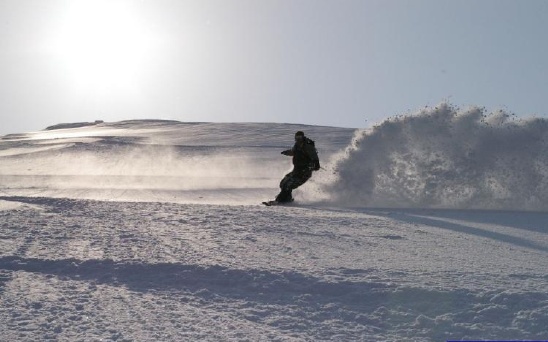 Drop from the peak. Niseko Grand Hirafu