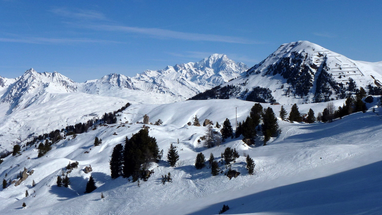 Italian face of the Mont-Blanc along with Mount Saint-Jacques, La Plagne