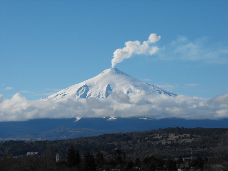 Smoke Villarrica Volcano, Villarrica-Pucon