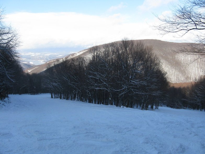 in the middle of the resort, Dobogókő Sícentrum