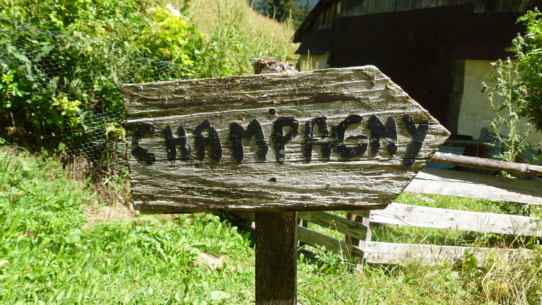 Old World Charm....This Way., Champagny