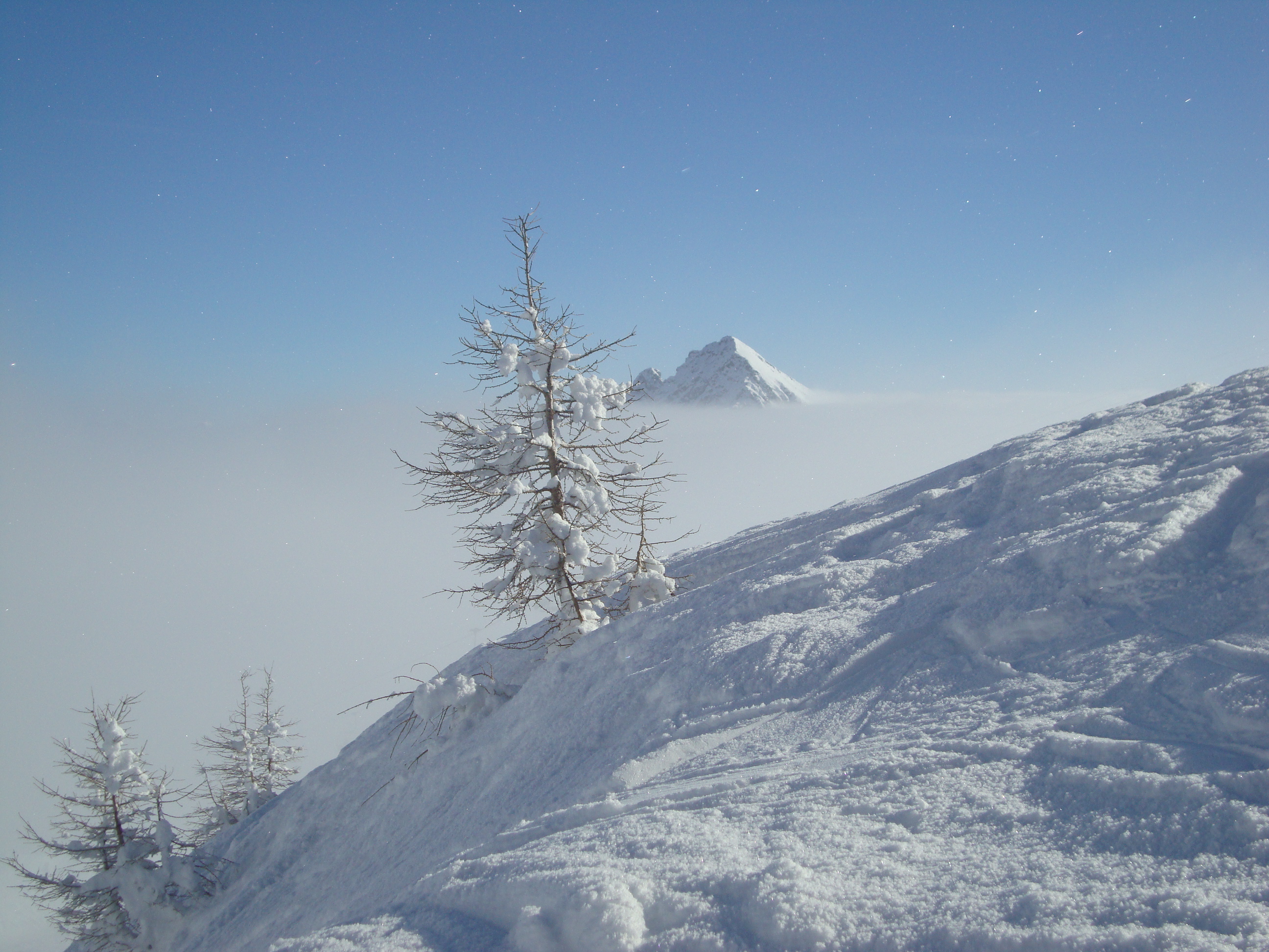 Piramide nella Nebbia, Bosco Gurin