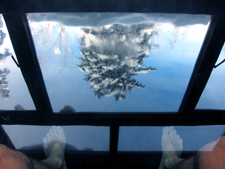 Onsen Reflection, Lodge Nutappu, Asahidake, Hokkaido, Japan
