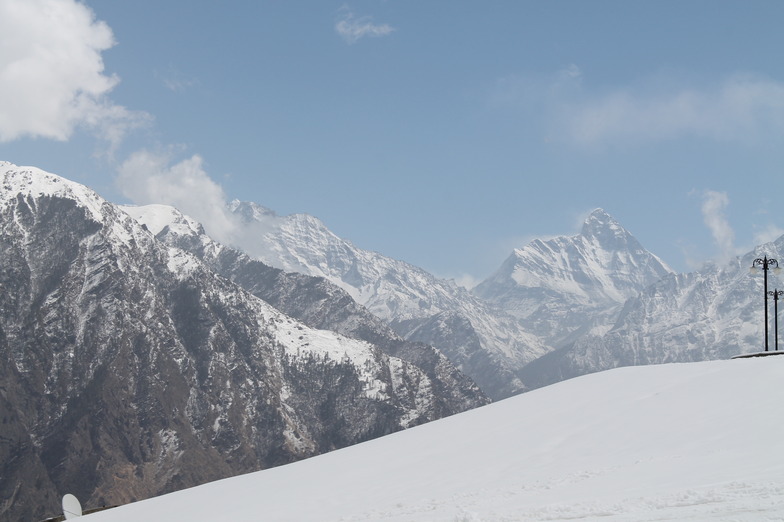 Auli snow