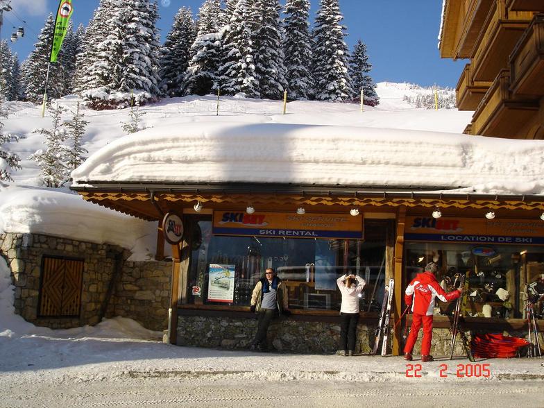 Deep Snow at Courchevel 1850 - Sam doing her hair at every opportunity !!