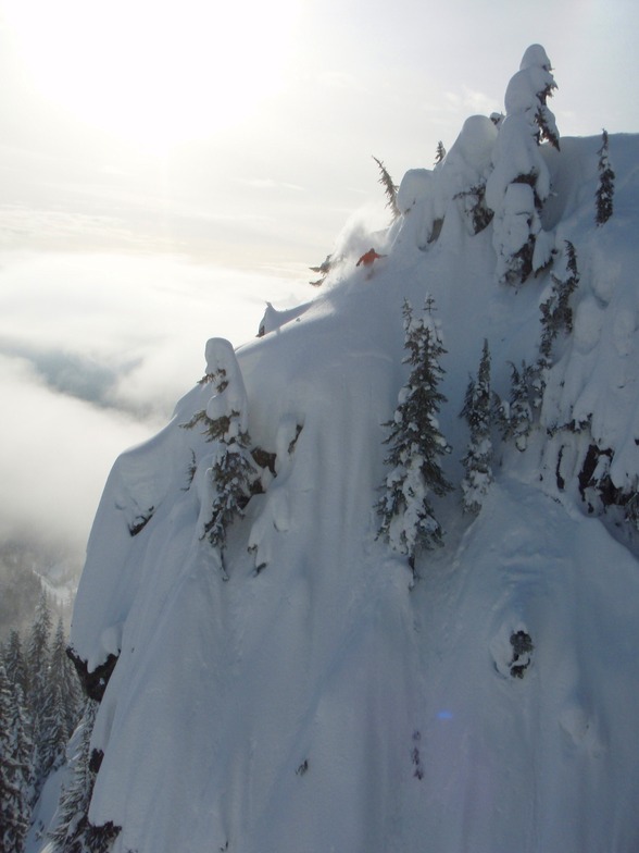 Manuel going for Tie Wall, Stevens Pass