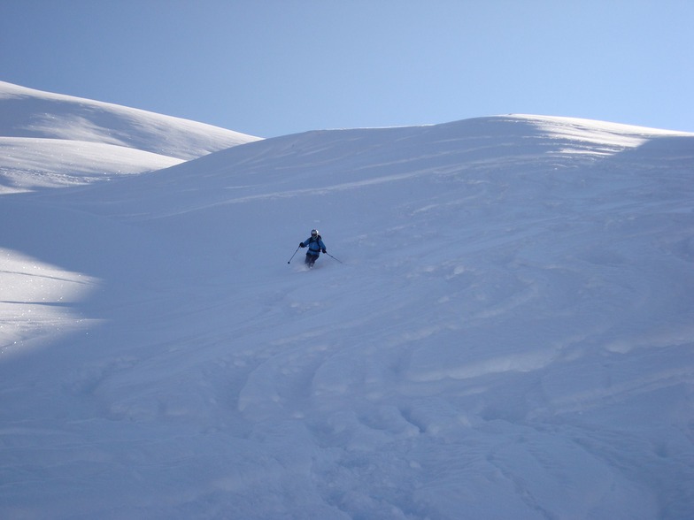 Caroline skiing Davos powder snow