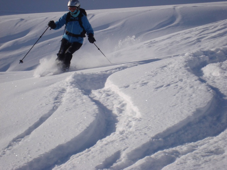 Caroline skiing Davos powder 