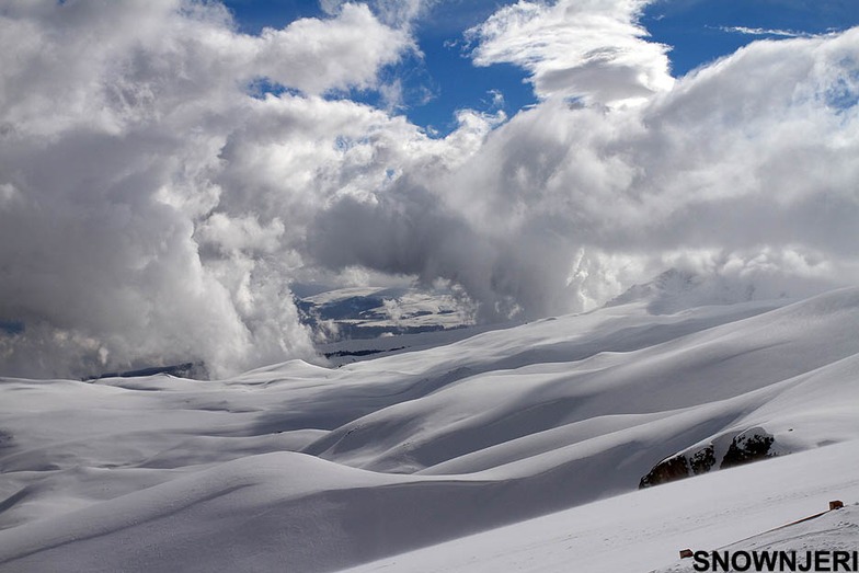 Dancing clouds, Popova Sapka