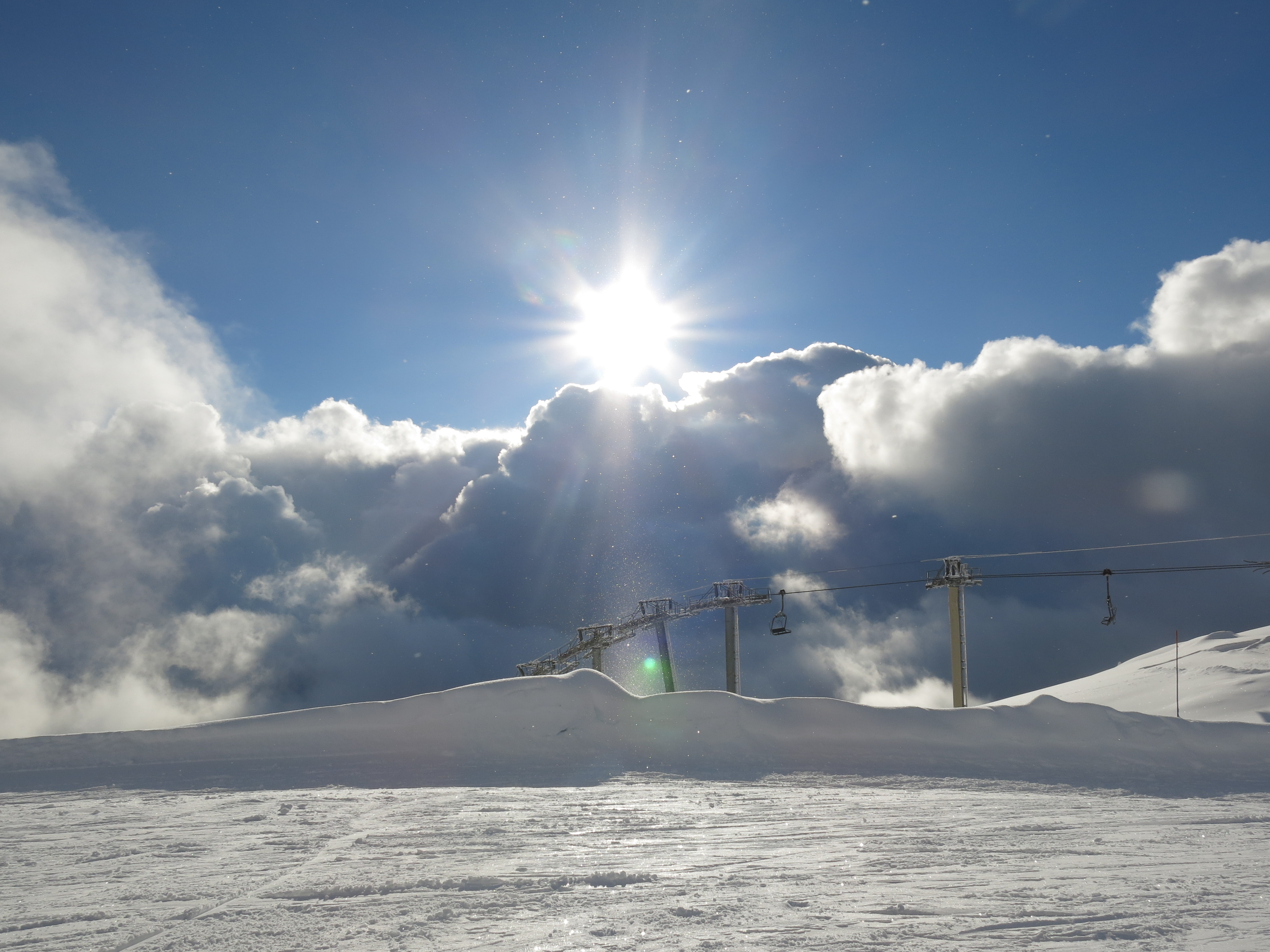 Sun, snow in Villars