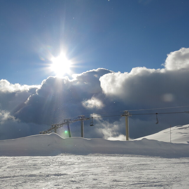 Sun, snow in Villars