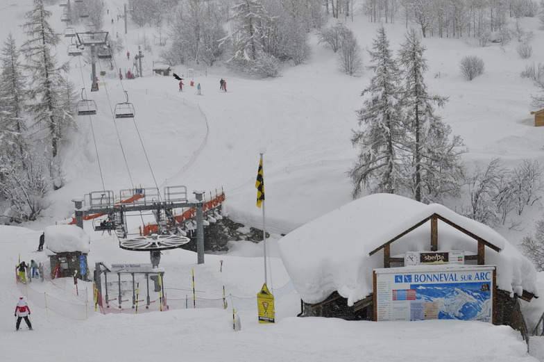 Zasněžený násup na lanovku., Bonneval sur Arc