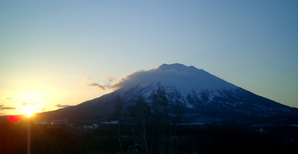 Daybreak over Youtei, Niseko Grand Hirafu