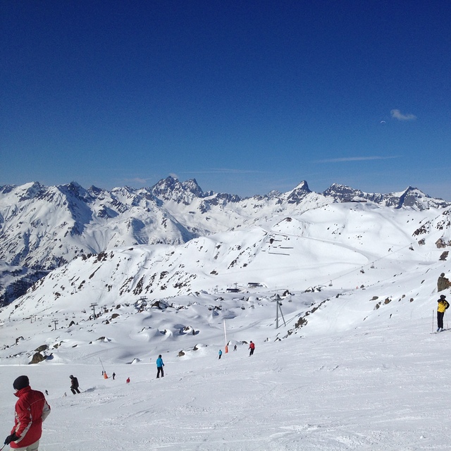 Ischgl Snow: Looking down to Idalpe