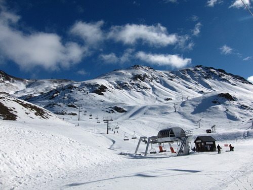 Boi Taull Ski Resort by: Hiro