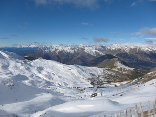 Boi Taull Ski Resort by: Hiro