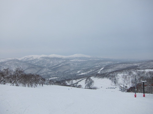 Nakayamatoge Kogen Hotel Ski Resort by: Hiro
