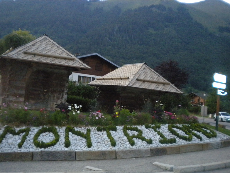 Charming village centre, Montriond