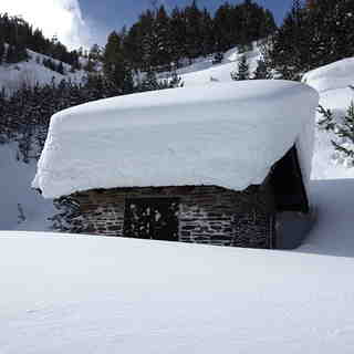 Snow covered hut, Pal