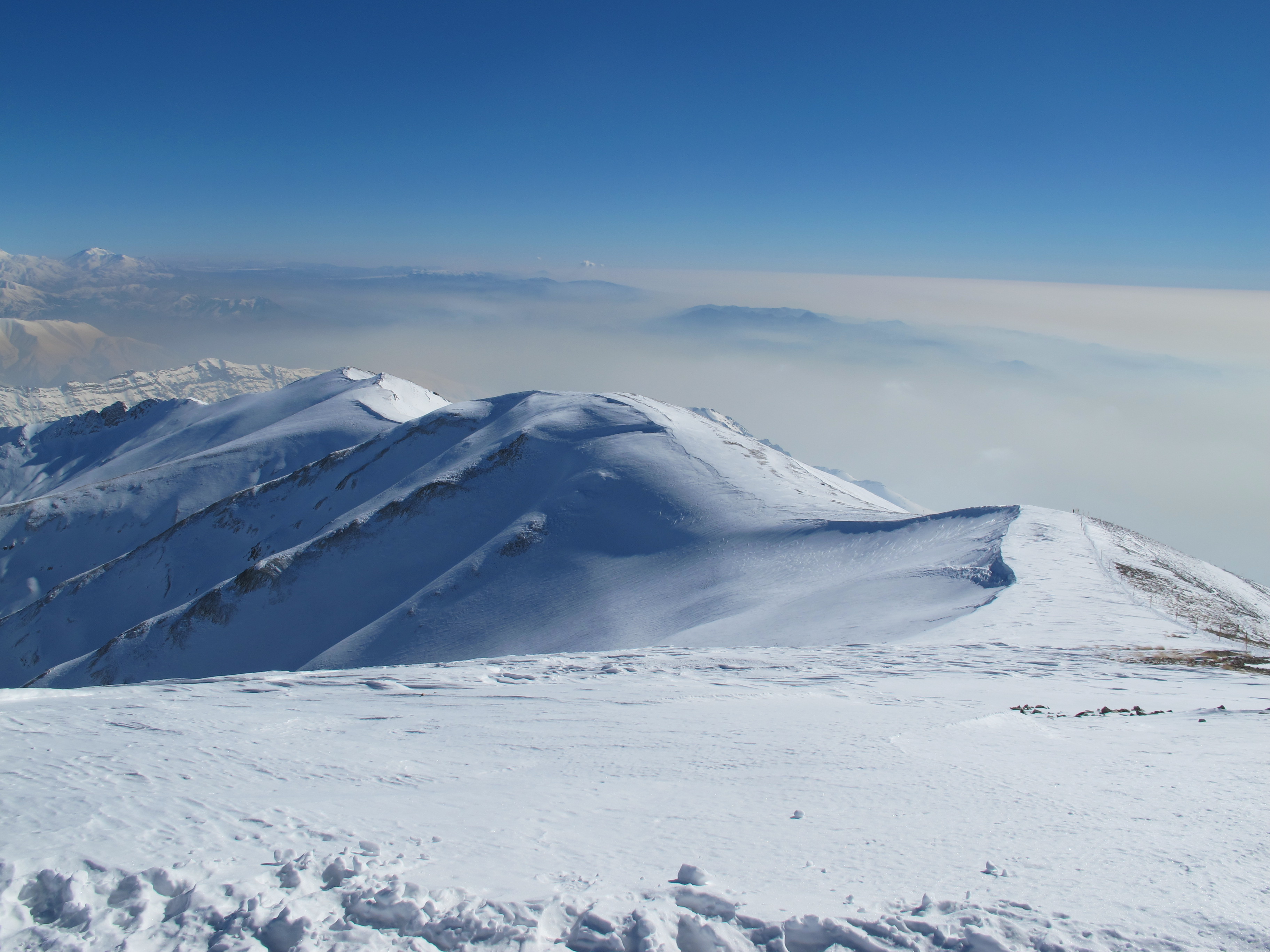 The ridge leading to Tochal Summit