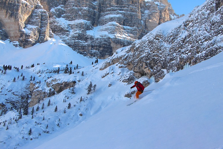 dark valley, Cortina