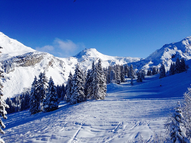 view up Mossettes towards Cookie Cafe from Lindarets, Avoriaz