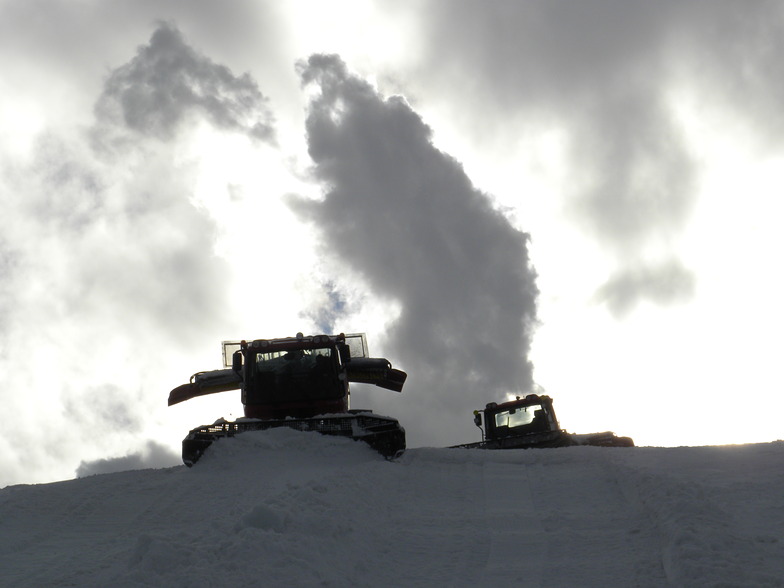 MAQUINAS EN MOVIMIENTO DE NIEVE!!!!!, Caviahue